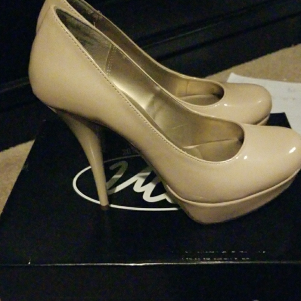 Heals - Picture 2 of 2